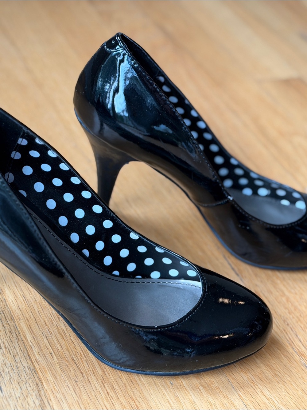 Fergalicious Black Patent Round-Toe Pumps with Polka Dot Lining - Picture 2 of 9